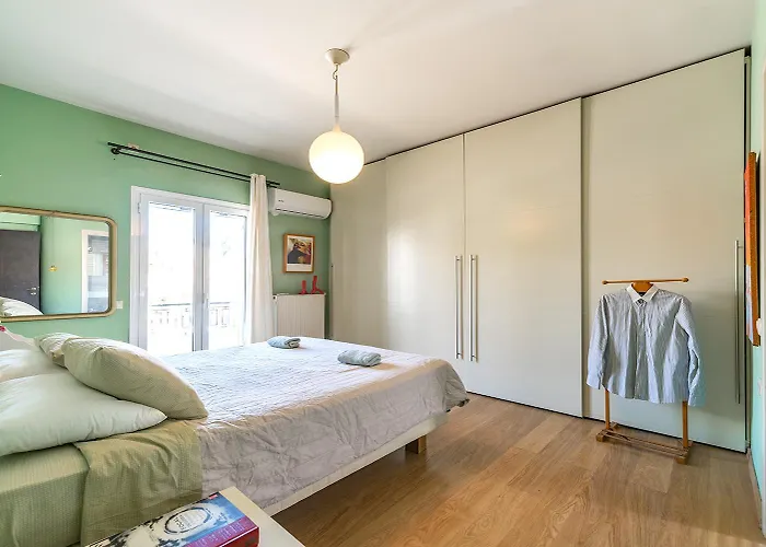 Capricorn Studio Home